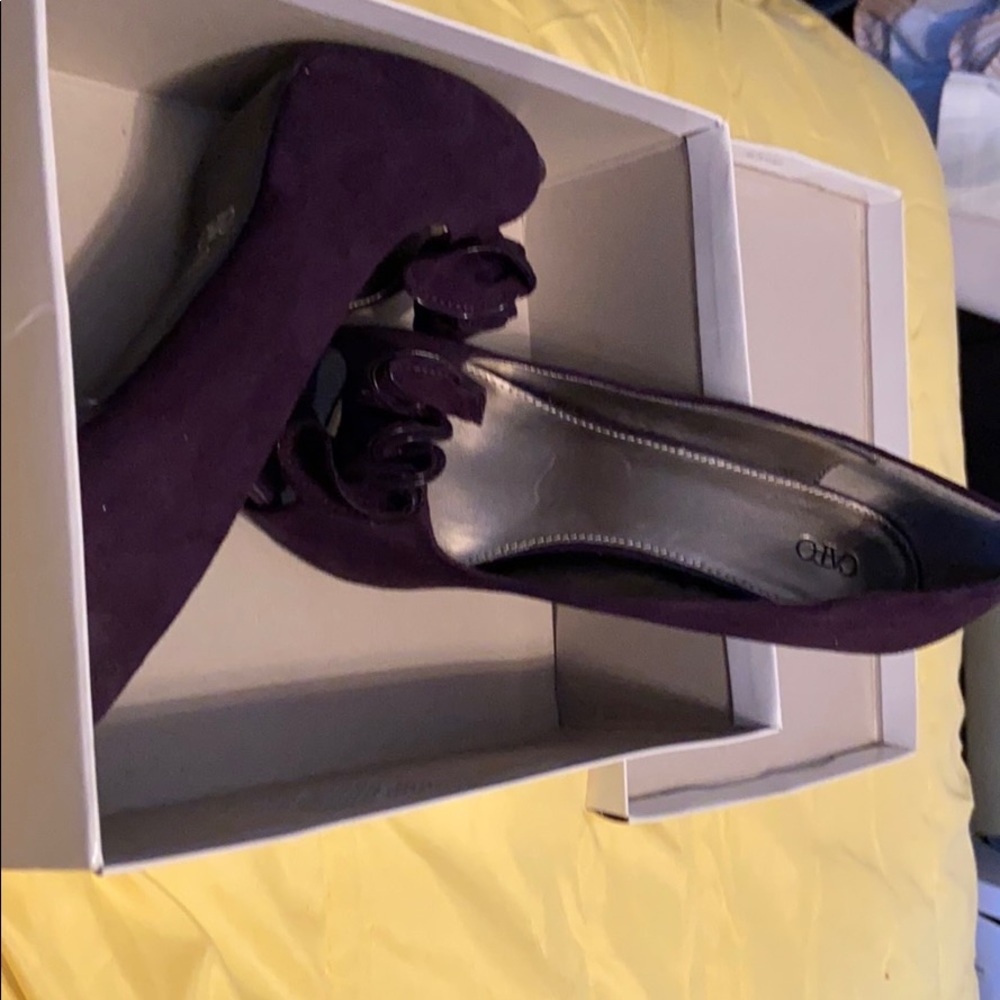Purple pumps